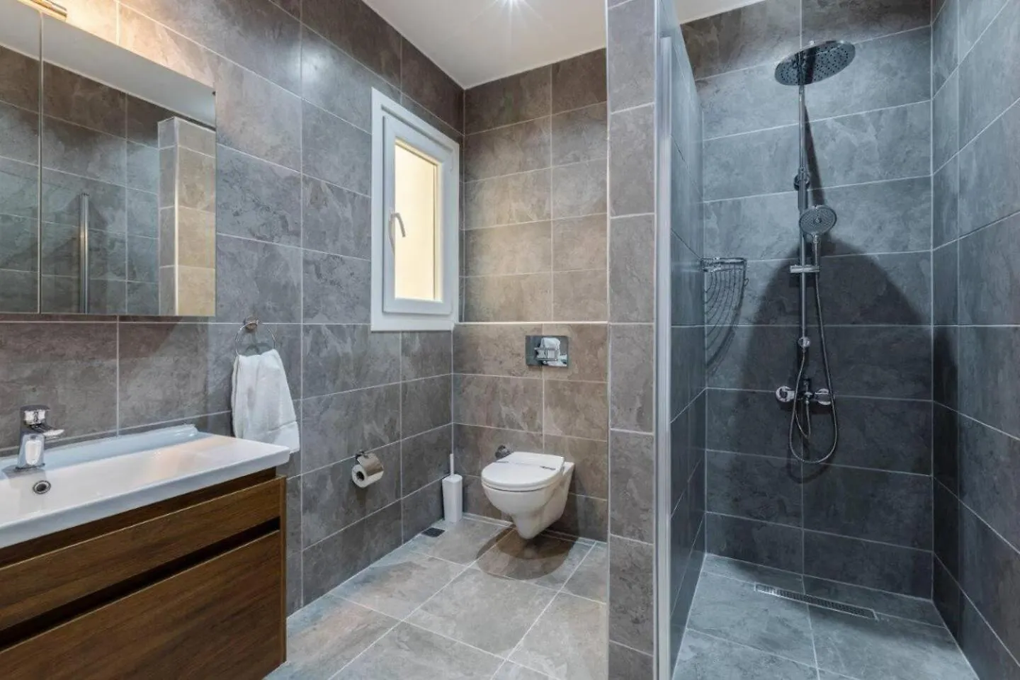 Spacious Modern 4-Bed2Bath Central Oasis! #370 Istanbul Apartment